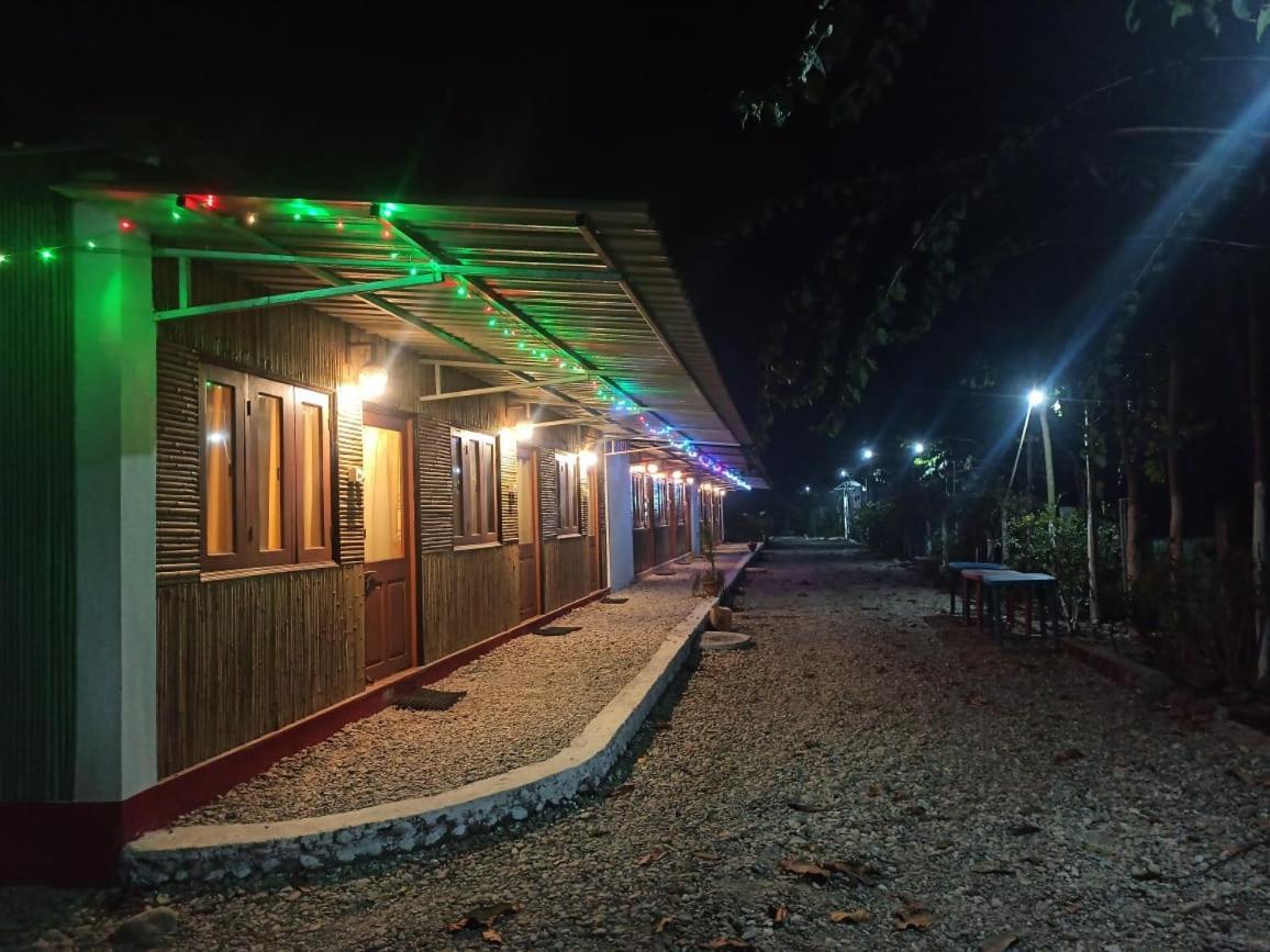 Grasshopper Jungle Queen Resort Chalsa Luaran gambar