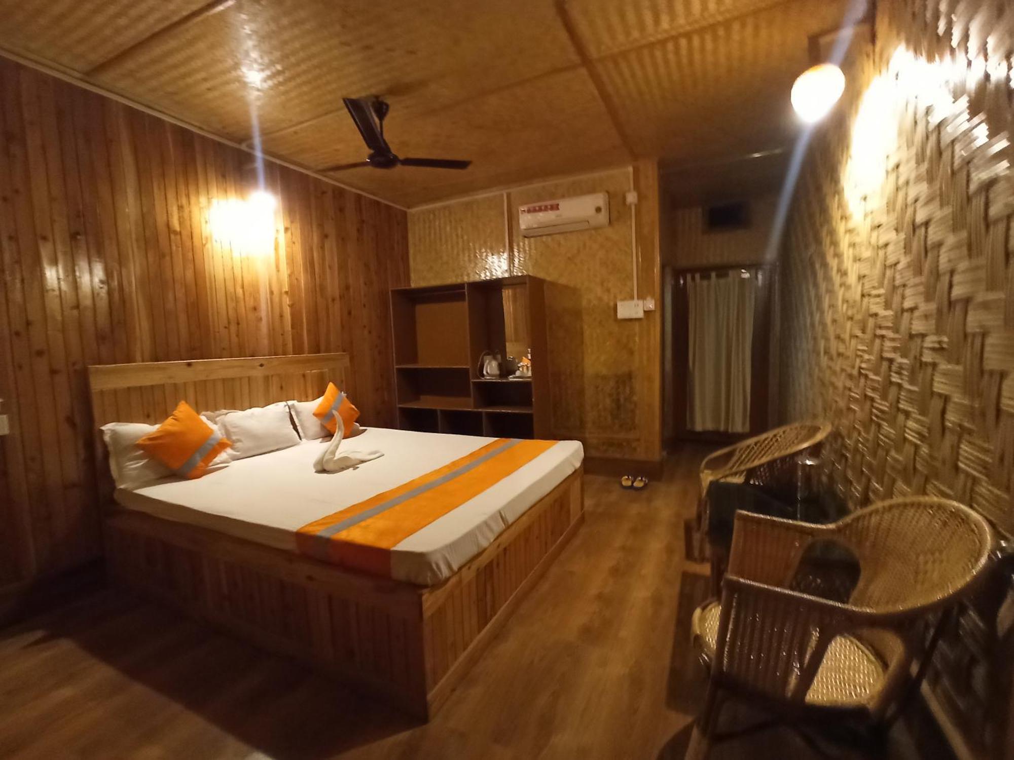 Grasshopper Jungle Queen Resort Chalsa Luaran gambar