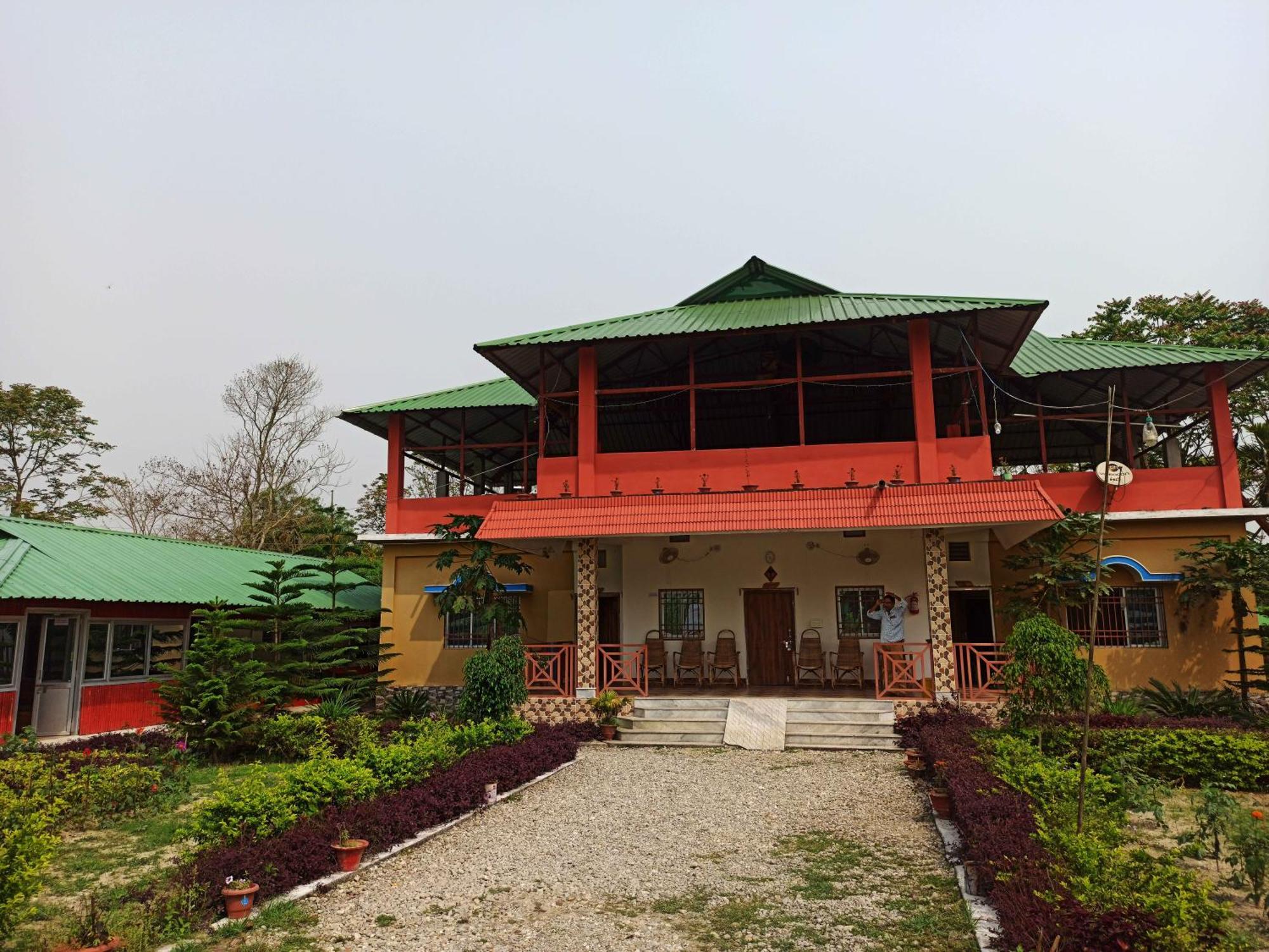 Grasshopper Jungle Queen Resort Chalsa Luaran gambar