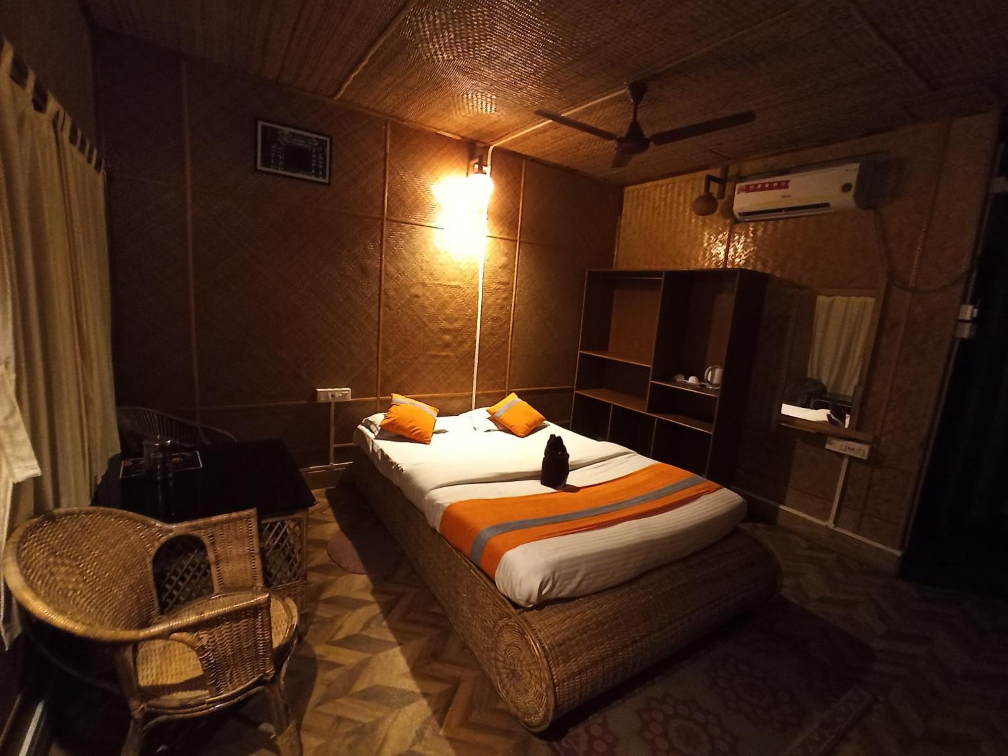 Grasshopper Jungle Queen Resort Chalsa Luaran gambar
